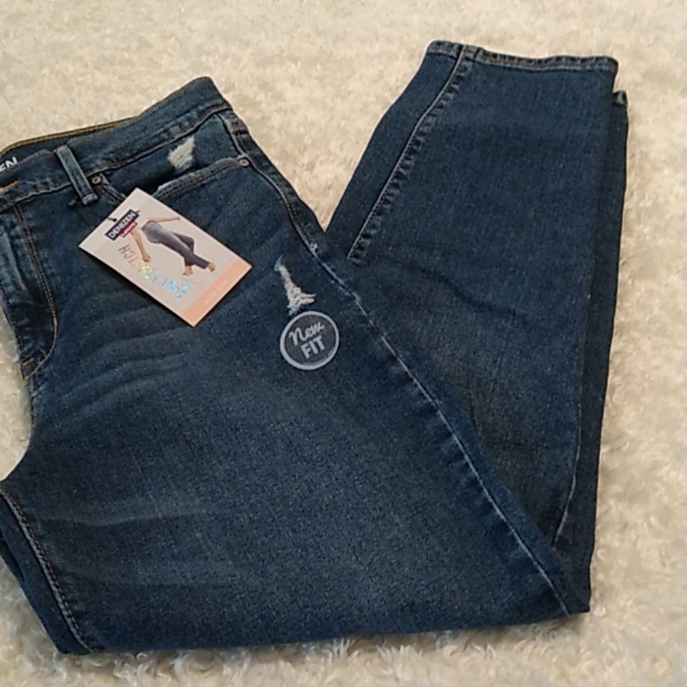 7 LEVI'S MOM JEANS